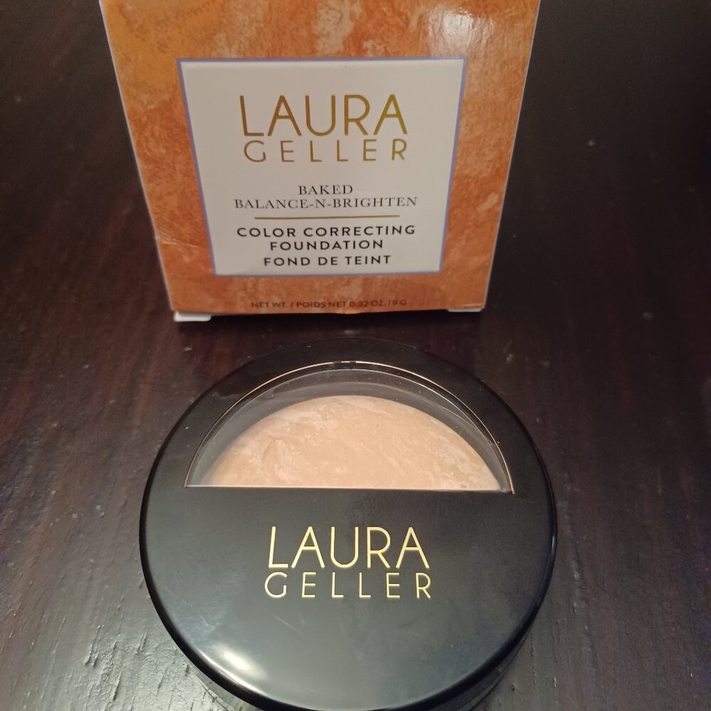 Laura Geller Baked Balance-n-Brighten Color Correcting Foundation-Light